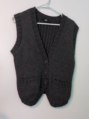 New Man Grey Sweatervest Size 3 (Size Small)